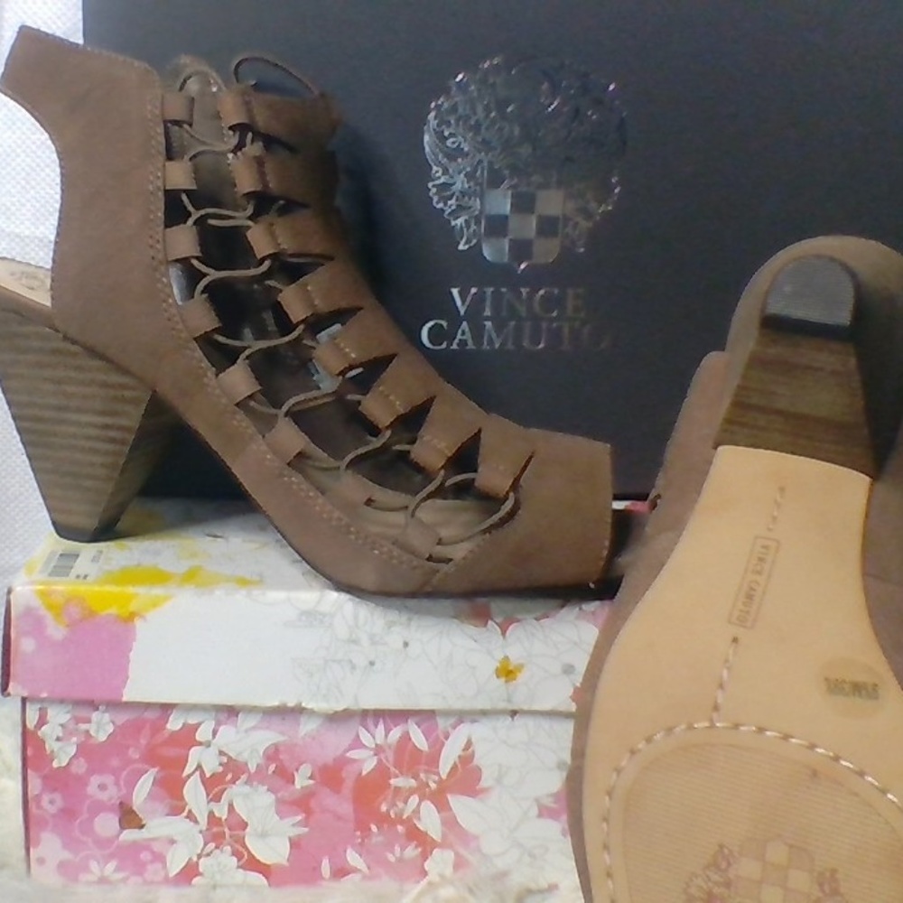 womans heel / pumps